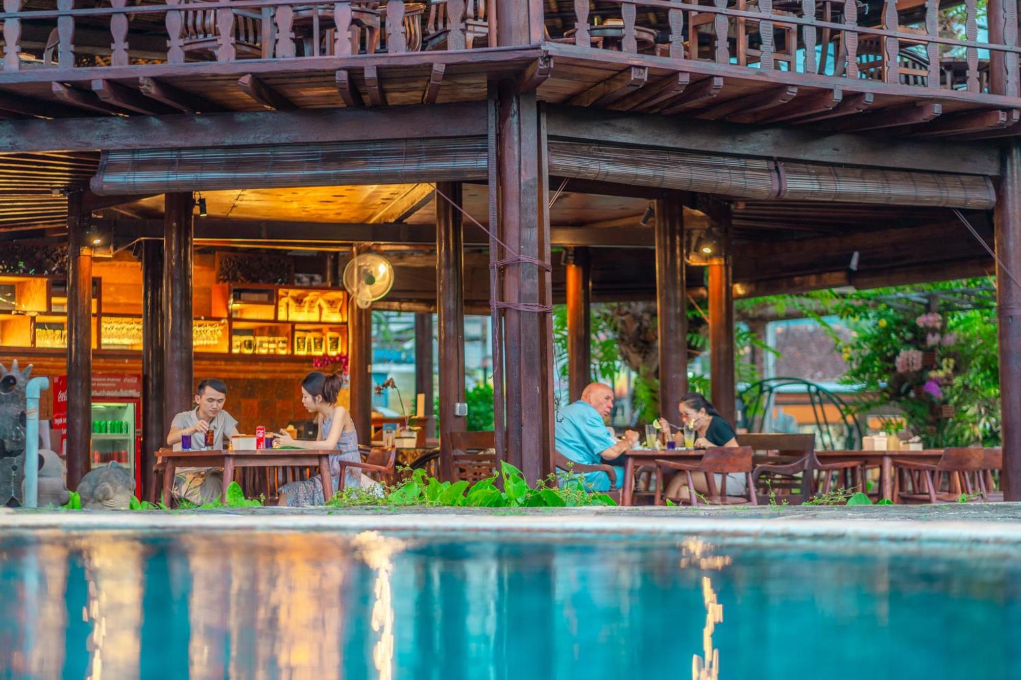 The Central Lovina Hotel & Restaurant Exterior foto