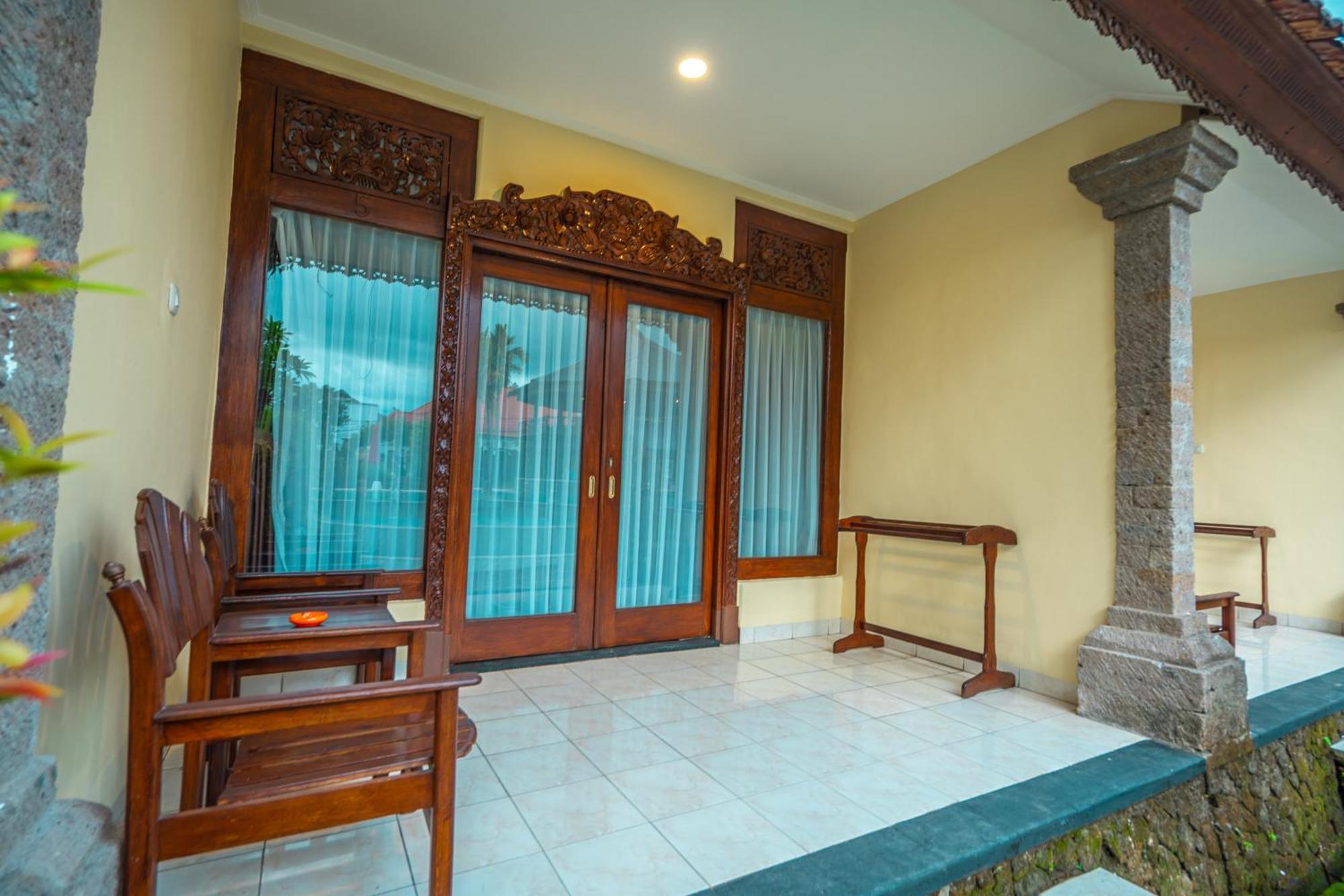 The Central Lovina Hotel & Restaurant Exterior foto